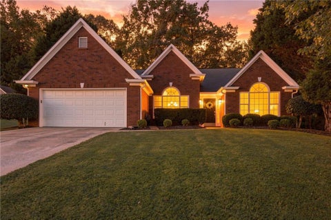 Homes For Sale - 945 Landover Crossing<br/> Suwanee, GA 30024