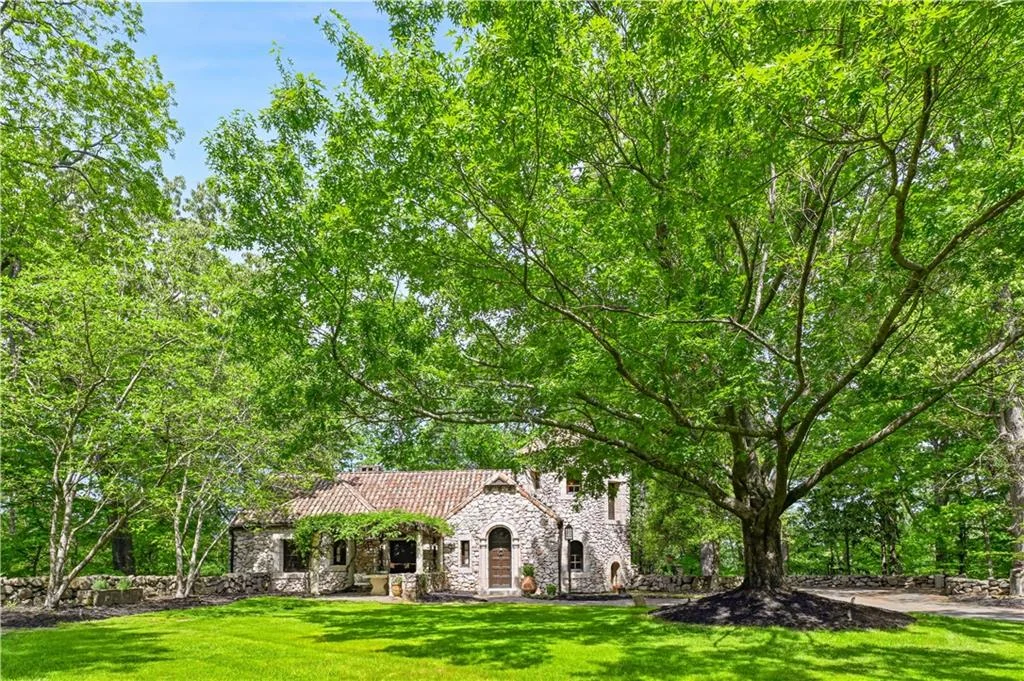 2100 West Wesley Road
