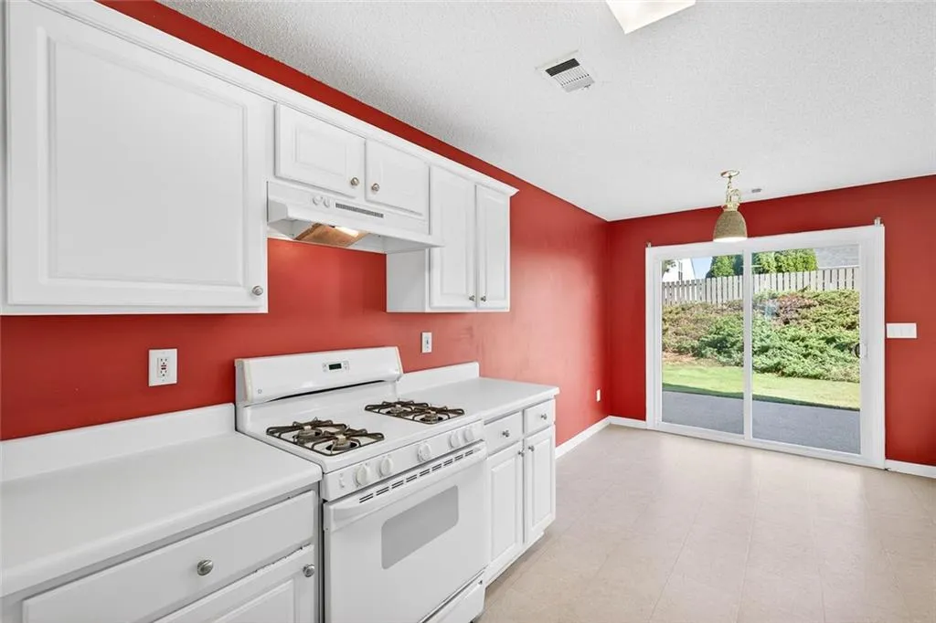 Cumming, Georgia 30040, United States, 3 Bedrooms Bedrooms, ,3 BathroomsBathrooms,Residential,Active,210423