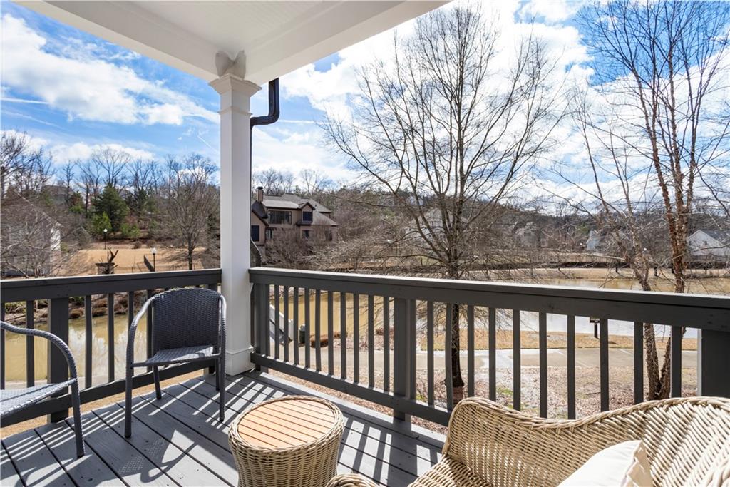15 Lakeside Way