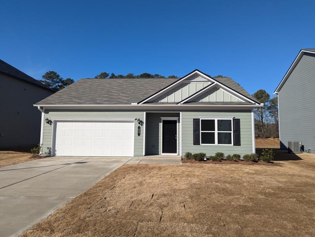Move in Ready! The Foxcroft plan in the Longbrooke community, built by Smith Douglas Homes. This Ranch style 3BR/2 BA home is efficiently designed. The home's open living design functions nicely, featuring a popular open-concept kitchen, a center islandfor countertop cafe dining and an adjacent breakfast nook and family room. The owner's suite has a tray ceiling adding to the spaciousness of the room. The 9ft ceiling height enhances the spaciousness of the home. Furnished Photos representative of plan not of actual home, unfurnished photos are of actual home. Ask about our incentives with the use of our preferred lenders.