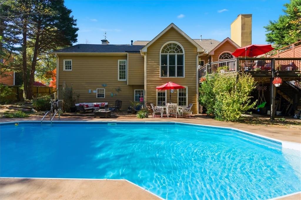 591 Delphinium Boulevard NW