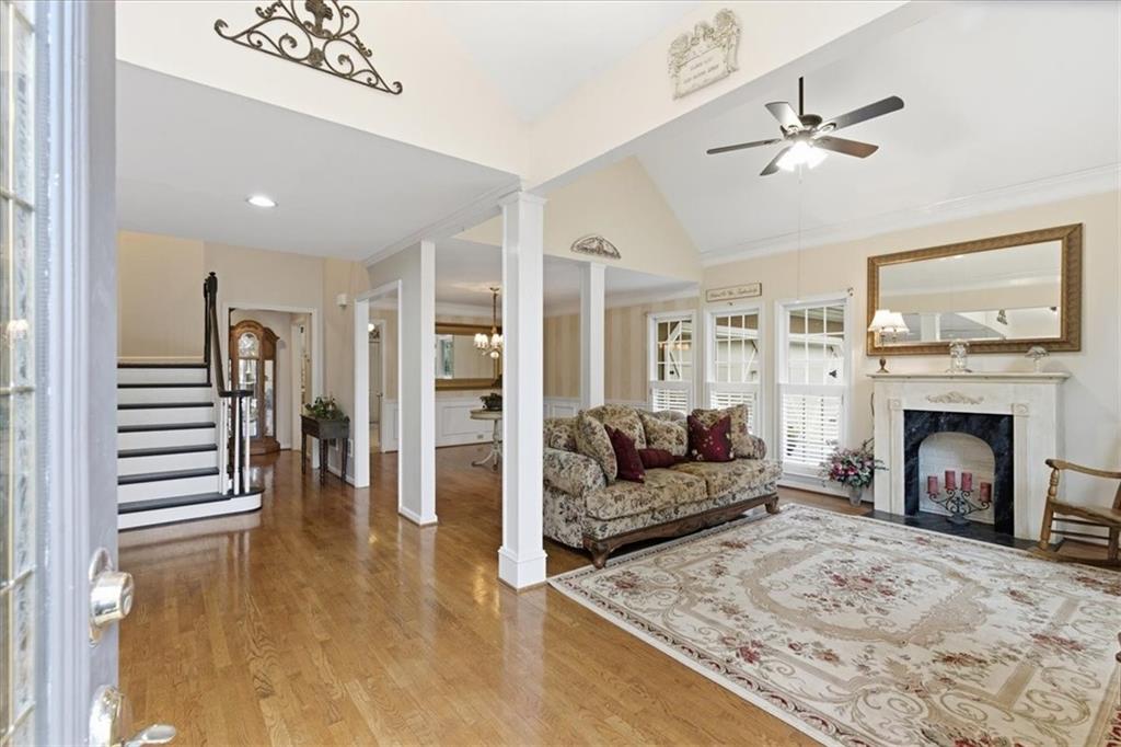 591 Delphinium Boulevard NW