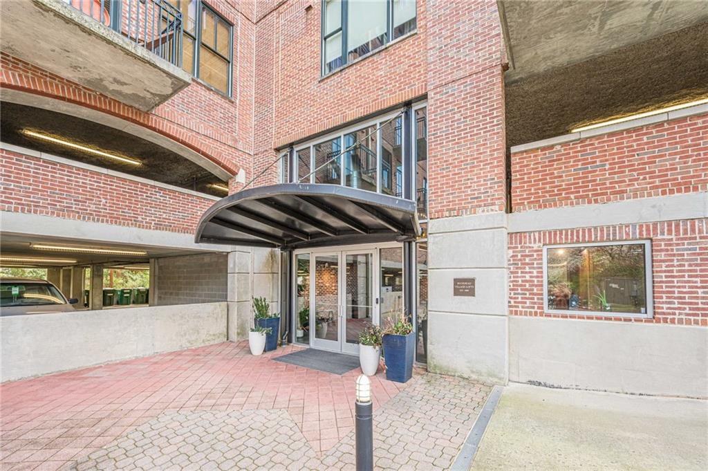 3235 Roswell Road NE 819