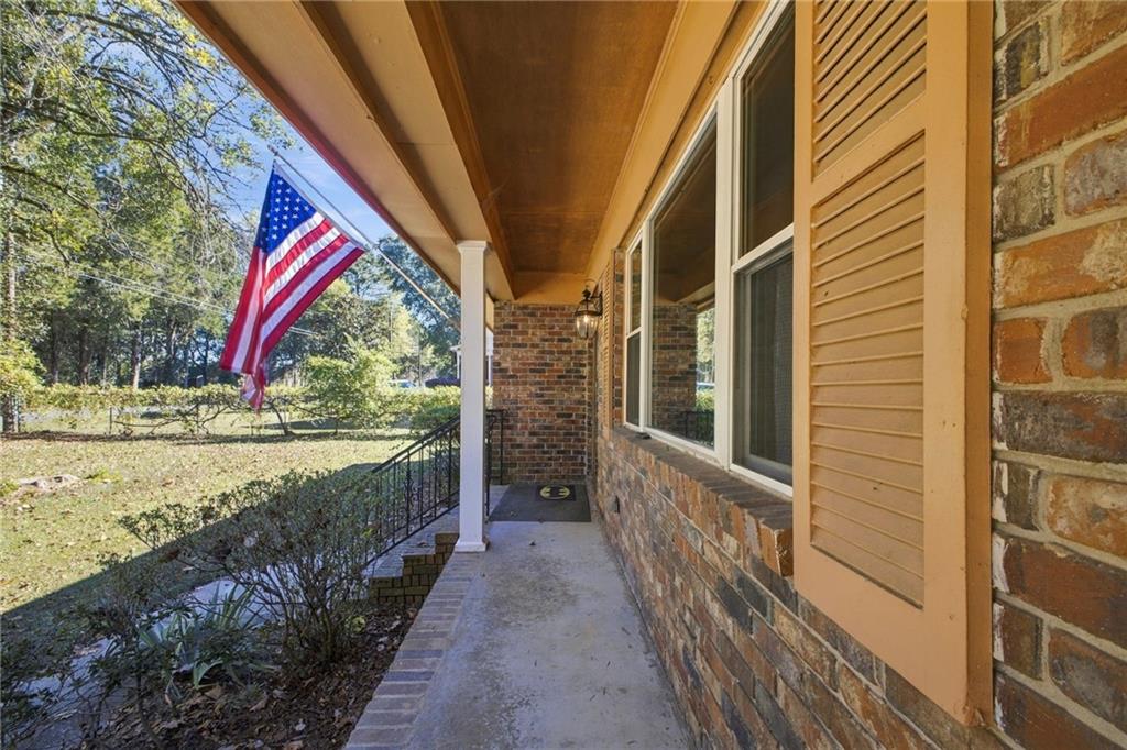 16 Mango Road NE