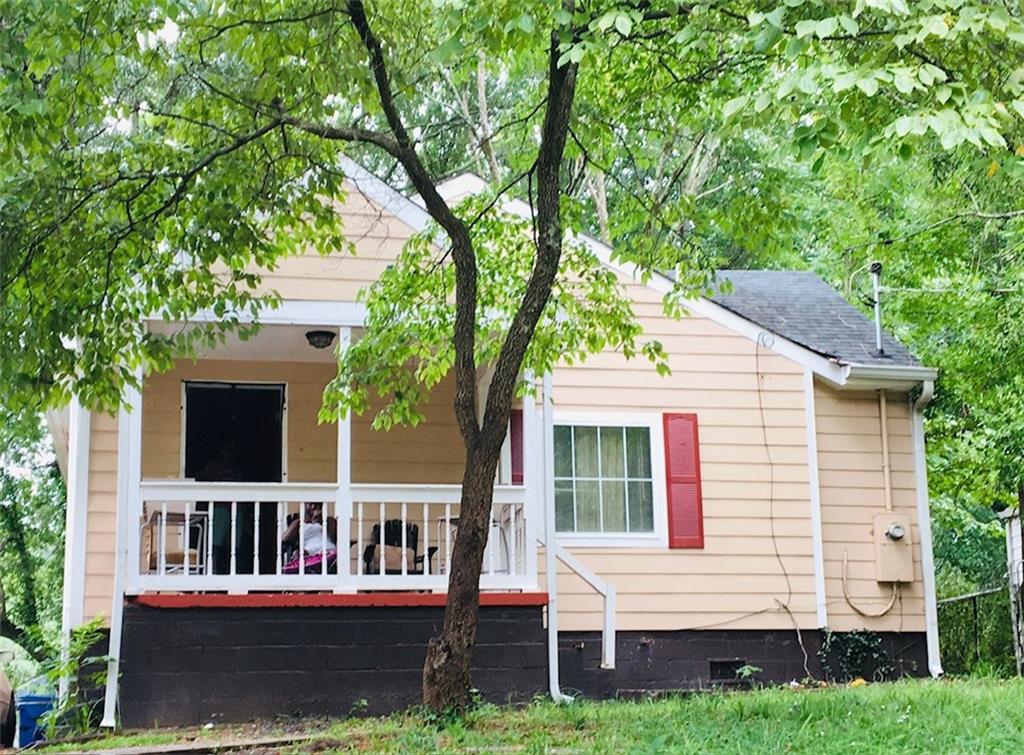 First Time Home Buyers Don't miss this 1940's 3 bedroom 1 bath home that is priced to sell! Home features Hardwoods through out & Hardi-Plank Siding. Home located in the wonderful Venetian Hills/ West End neighborhood. Area is close to many amenities and everything happening in Atlanta. Home is currently being renovated and seller will be installing a new roof, pictures will be updated as work is completed! New construction homes & renovations happening in this great neighborhood. Features a large lot and nice backyard. Seller not reviewing or responding to blind offers or allowing assignments and requires all buyers have physically viewed the property before submitting an offer. Broker Agent Owner. Caution Alarm!