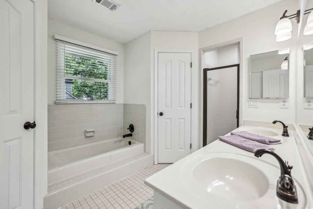 1390 Barclay Drive, Lawrenceville, Georgia image 26