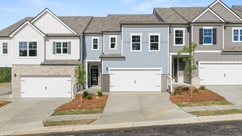Townhouse For Sale - 1833 Meadow Green Circle<br/> Gainesville, GA 30501