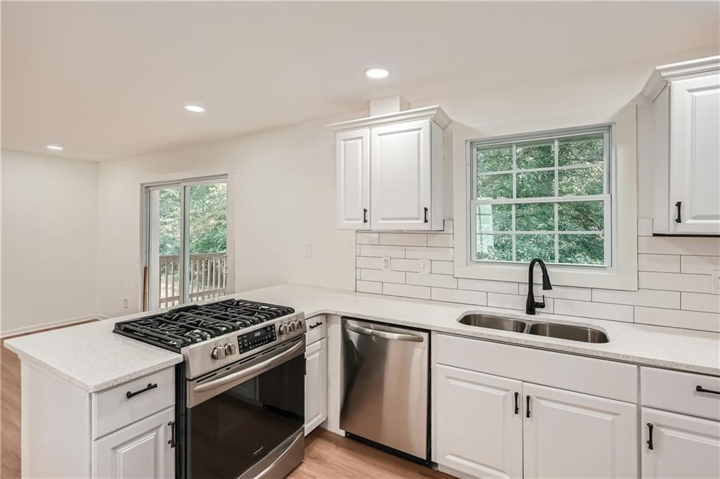 895 Kings Grant Drive, Atlanta, Georgia image 14