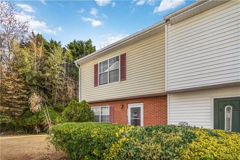 Townhouse For Sale - 6325 Wedgeview Drive<br/> Tucker, GA 30084