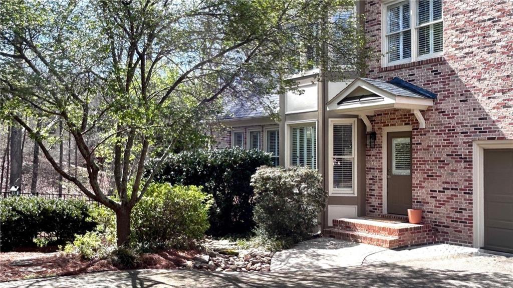 943 Kinghorn Drive NW