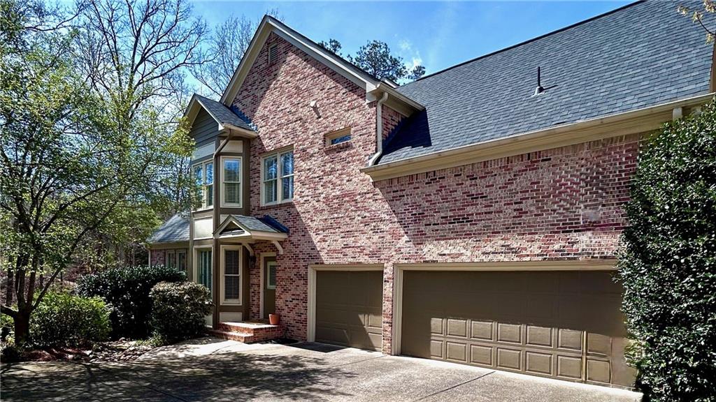 943 Kinghorn Drive NW