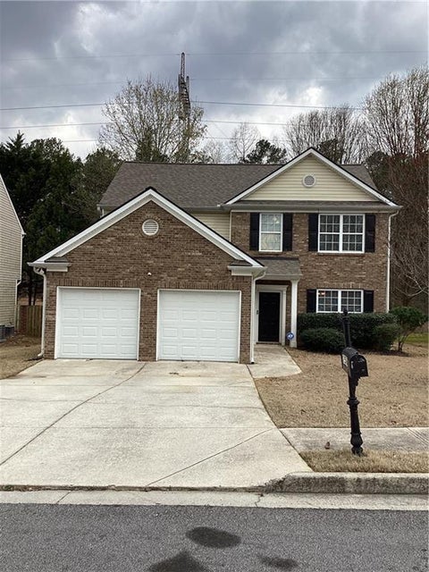 Homes For Sale - 2546 Tullamore Circle<br/> Snellville, GA 30039