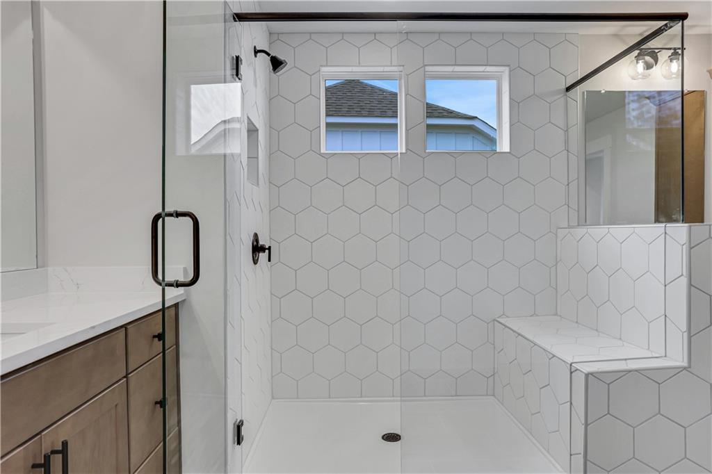 6811 Cambridge Drive, Flowery Branch, Georgia image 37
