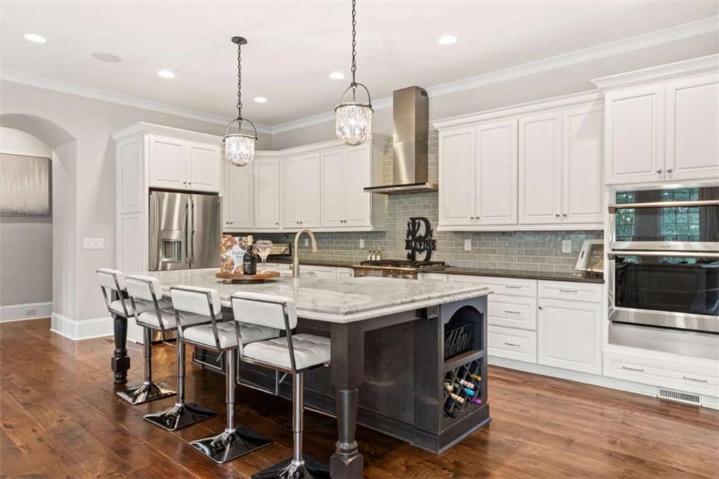 3027 WENTWORTH Avenue