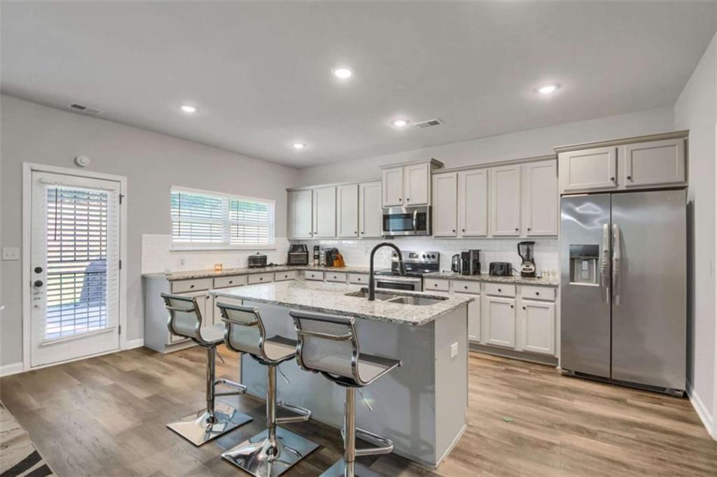 3027 WENTWORTH Avenue