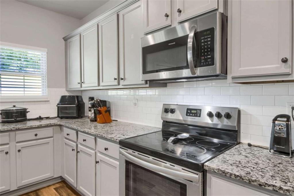 3027 WENTWORTH Avenue