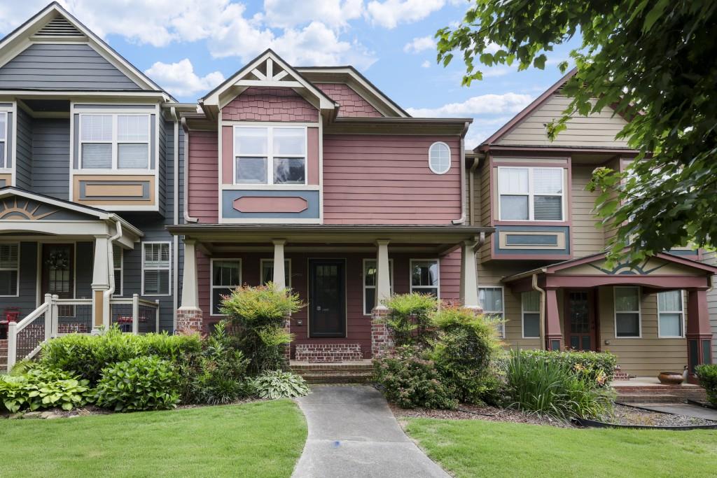 In the heart of an upscale and secure neighborhood of Holly Commons and Harmony on the Lakes is this 3 bedroom, 2 and a half bathroom Townhome which offers prime location and close to shopping, hospitals and interstates (I-575 and I-75). A mandatory additional $600 per month for a total of $2,600 covers all utilities including Cable TV, Electric, Comcast Wi-Fi, Gas, Water and Sewer, Garbage, and HOA amenities. This home is available within a weeks’ notice and is offered FURNISHED OR UNFURNISHED.
Landlord is requesting a one year or longer lease but would also negotiate a minimum of a 6 month lease. NO SMOKING,VAPING AND NO PETS ALLOWED. Tenants will be required to abide by the rules of the HOA. One months rent as Security Deposit required ($2,000) at MOVE IN as well as a cleaning fee of $250 for move out. Total amount will require a bank certified check.
First months rental required at SIGNING OF THE LEASE with a bank certified check. Credit check as well as background check required for all Tenants age 18 and older.
Applications with a Credit score of 700 or above will be considered. Cost of $75 per adult occupying the home will apply. Please call for a copy of the online Rental Application form and procedures. Must view property before applying.
This home offers a lifestyle of comfort and convenience. Its blend of amenities, location and serene surroundings make it an ideal choice for living.