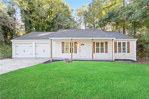 Homes For Sale - 134 Apple Valley Drive<br/> Woodstock, GA 30188