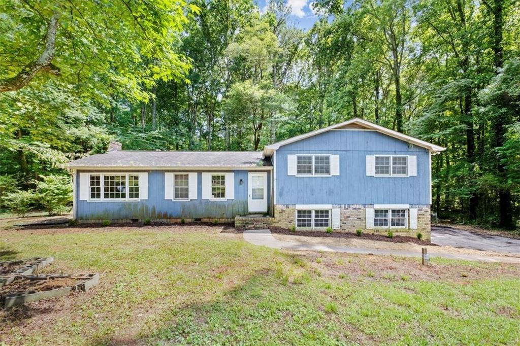 INVESTORS ONLY - fixer upper! Split level home in cul-de-sac. Needs significant renovation. Landscaping recently completed to clear overgrowth. Single car garage with additional driveway parking. Will not qualify for FHA financing.