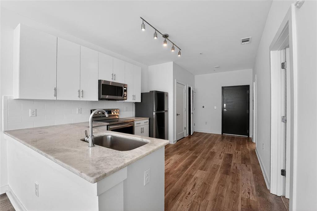 Discover comfort and convenience in this stylish 1-bedroom / 1-bathroom unit located in the heart of Atlanta! With modern finishes and a functional layout, this home offers everything you need for city living. Features you’ll love: Spacious living area perfect for relaxing or entertaining. Bright bedroom with plenty of natural light. Modern bathroom with updated fixtures. Convenient in-unit appliances for your everyday needs. Appliances included: Refrigerator, Stove / Oven, Microwave, Dishwasher, and Washer & Dryer. Rent: $1,800/month. Cats only are allowed - $30/month pet fee. All utilities to be paid by the tenant.
Located in a prime Atlanta neighborhood, you’ll have quick access to shopping, dining, entertainment, and major highways. Application requirements: 600 credit score or higher, 3 times the rent in gross household monthly income, and a good landlord reference. No evictions in the last 5 years. Free online rent payments. 1st-month rent is due 7 days prior to the move-in date. 1 Month Security Deposit. $250 Administrative Set Up Fee. NOTE: All Home 365 tenants residents are enrolled in the Resident Benefits Package (RBP) for $39.95 month which includes renters insurance, HVAC air filter delivery (If your home has filters, high-quality filters will be delivered on a quarterly basis), credit building to help boost your credit score with timely rent payments, $1M Identity Protection, our best-in-class resident rewards program, and much more!