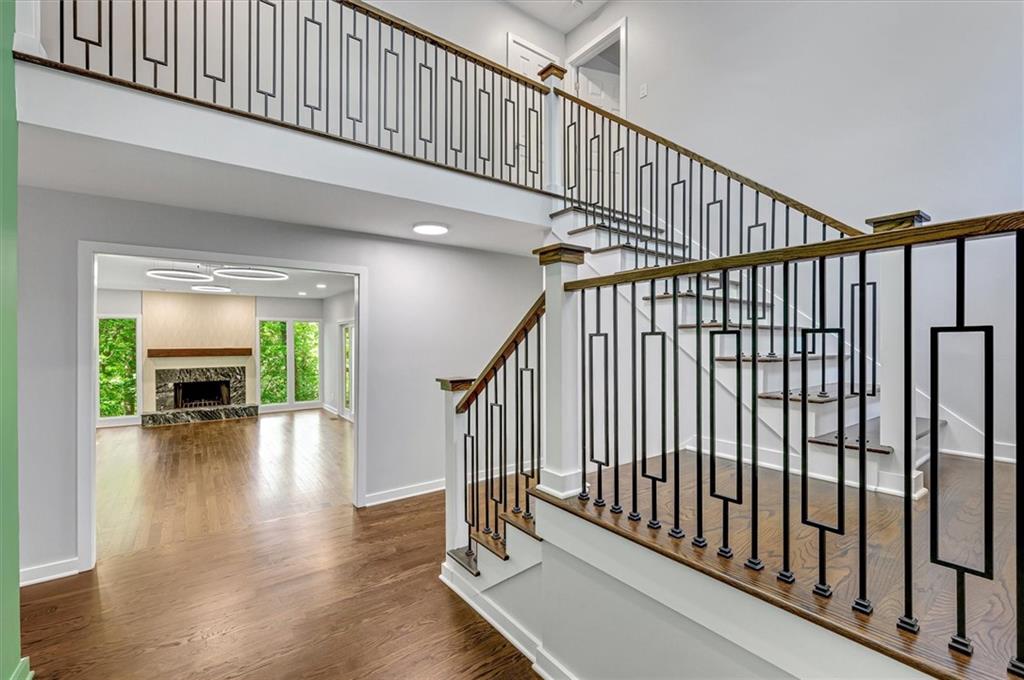 615 NW Mark Trail Court NW