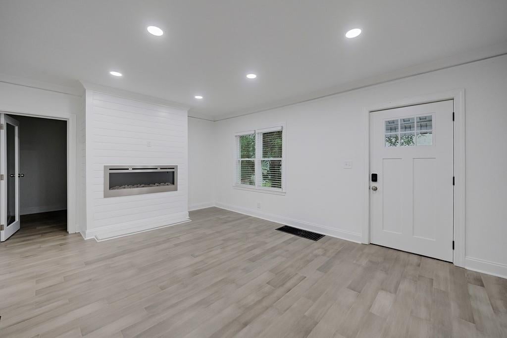 593 Lynnhaven Drive SW