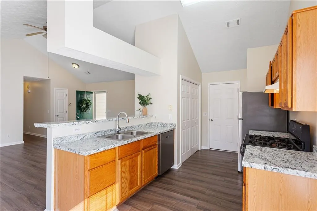 Powder Springs, Georgia 30127, United States, 3 Bedrooms Bedrooms, ,2 BathroomsBathrooms,Residential,Pending,77002