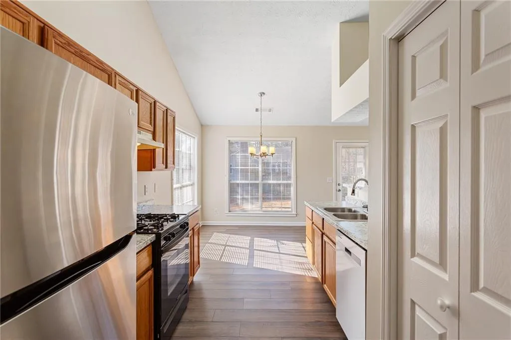 Powder Springs, Georgia 30127, United States, 3 Bedrooms Bedrooms, ,2 BathroomsBathrooms,Residential,Pending,77002