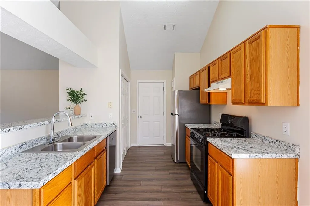 Powder Springs, Georgia 30127, United States, 3 Bedrooms Bedrooms, ,2 BathroomsBathrooms,Residential,Pending,77002