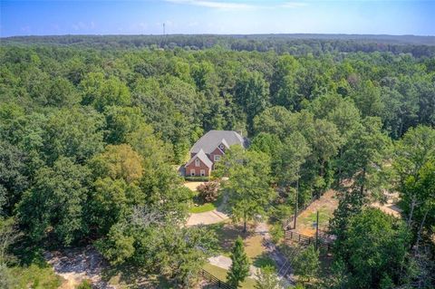 A home in Dacula