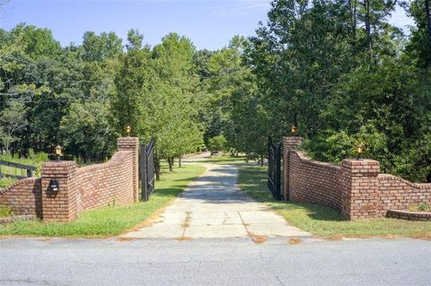 A home in Dacula