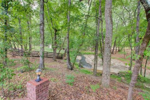 A home in Dacula