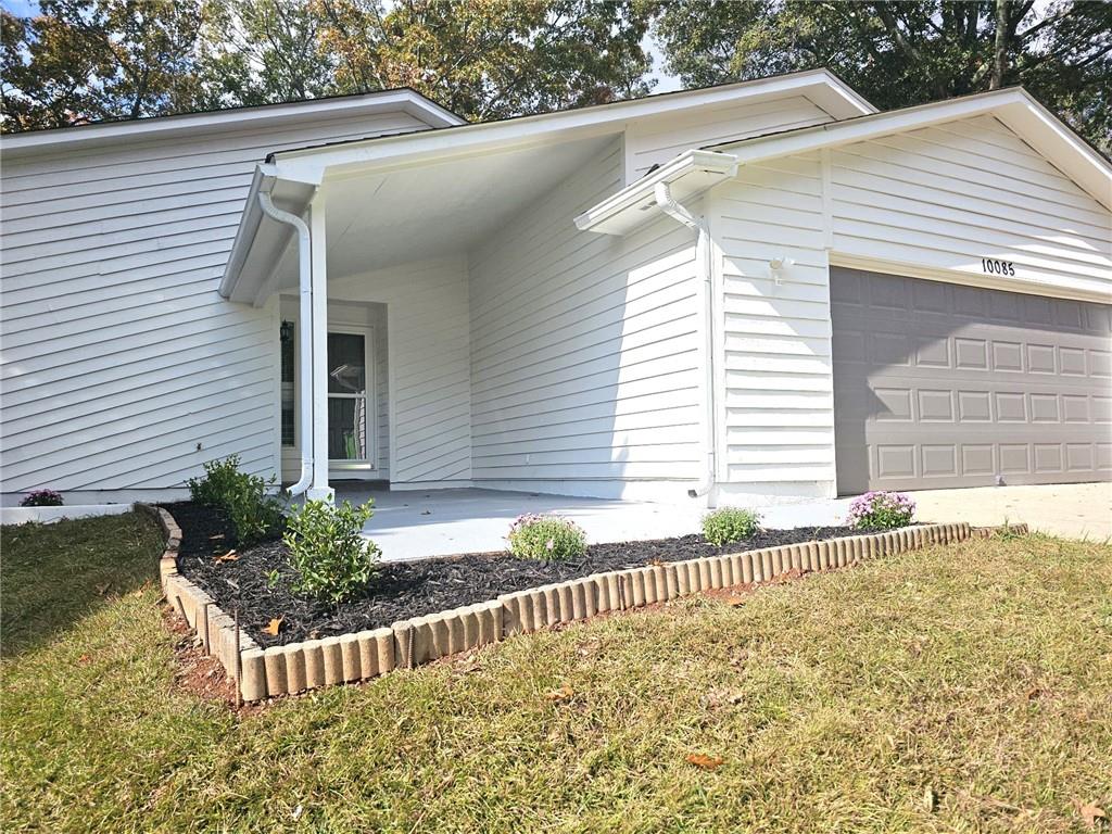 10085 Old Woodland Entry