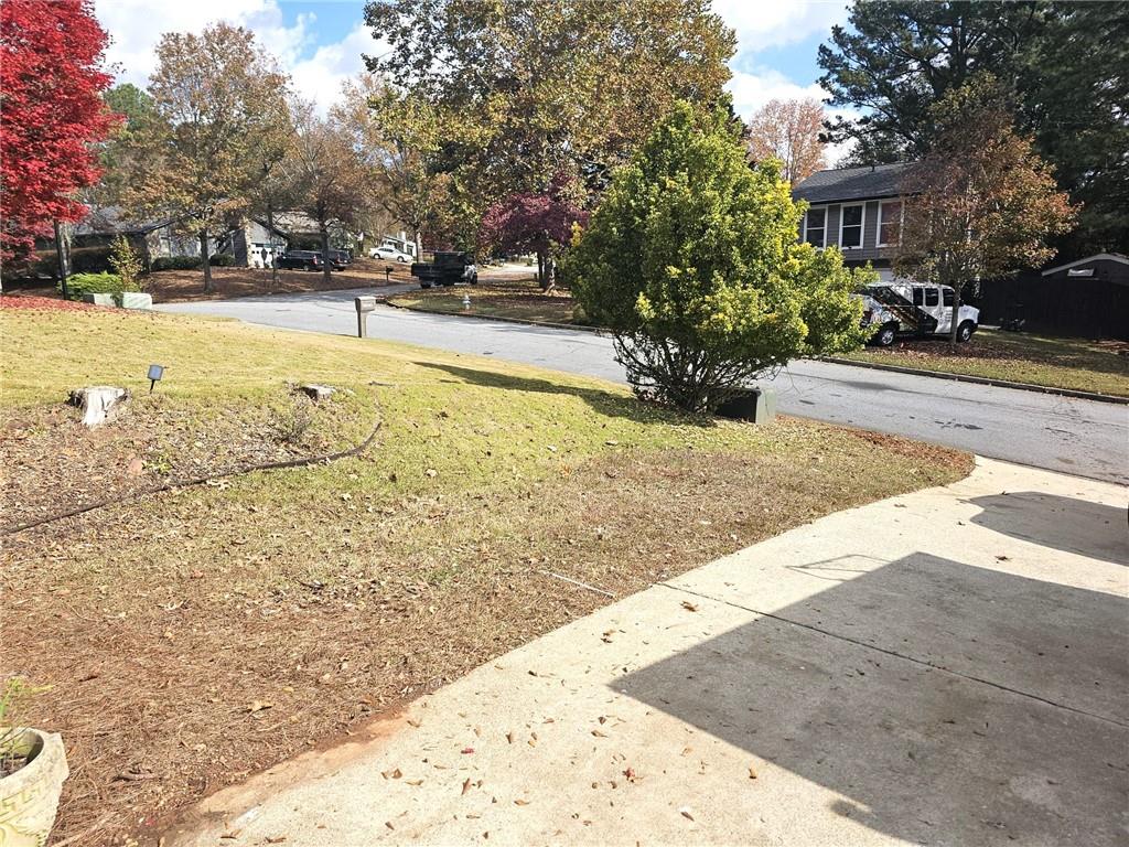 10085 Old Woodland Entry