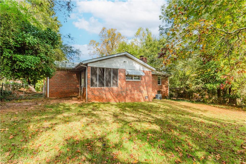 903 Longleaf Drive, Forest Park, Georgia image 4