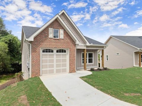 93 Colonial Dr Cleveland GA 30528