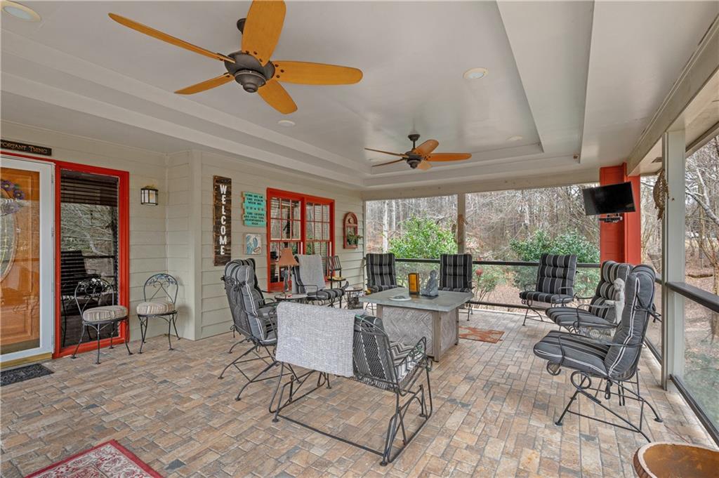 1063 Memorial Drive E