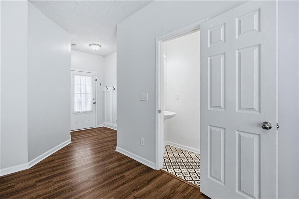 905 Tamarisk Place