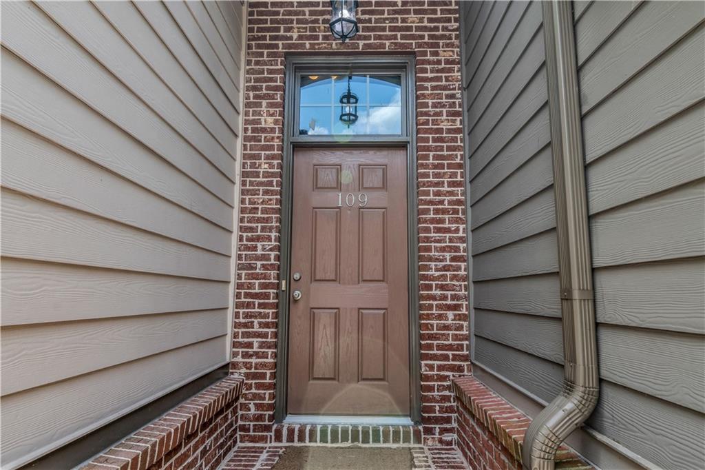 109 Creighton Lane