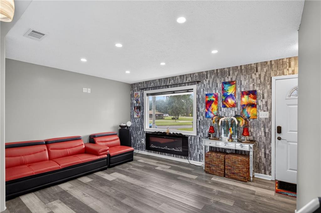 302 Larbre Road
