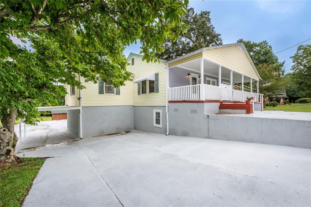 2508 Maple Road SE