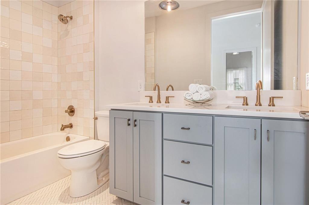 Photo 16 of 25 of 490 Heatherden Avenue townhome