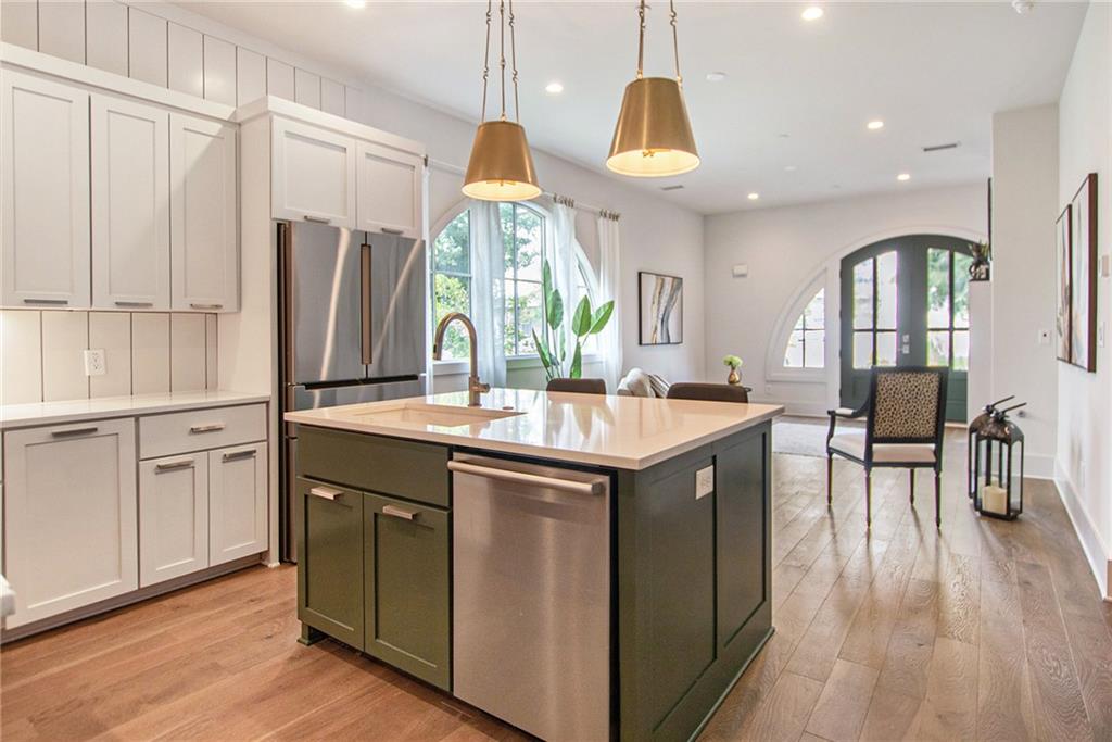 Photo 6 of 25 of 490 Heatherden Avenue townhome