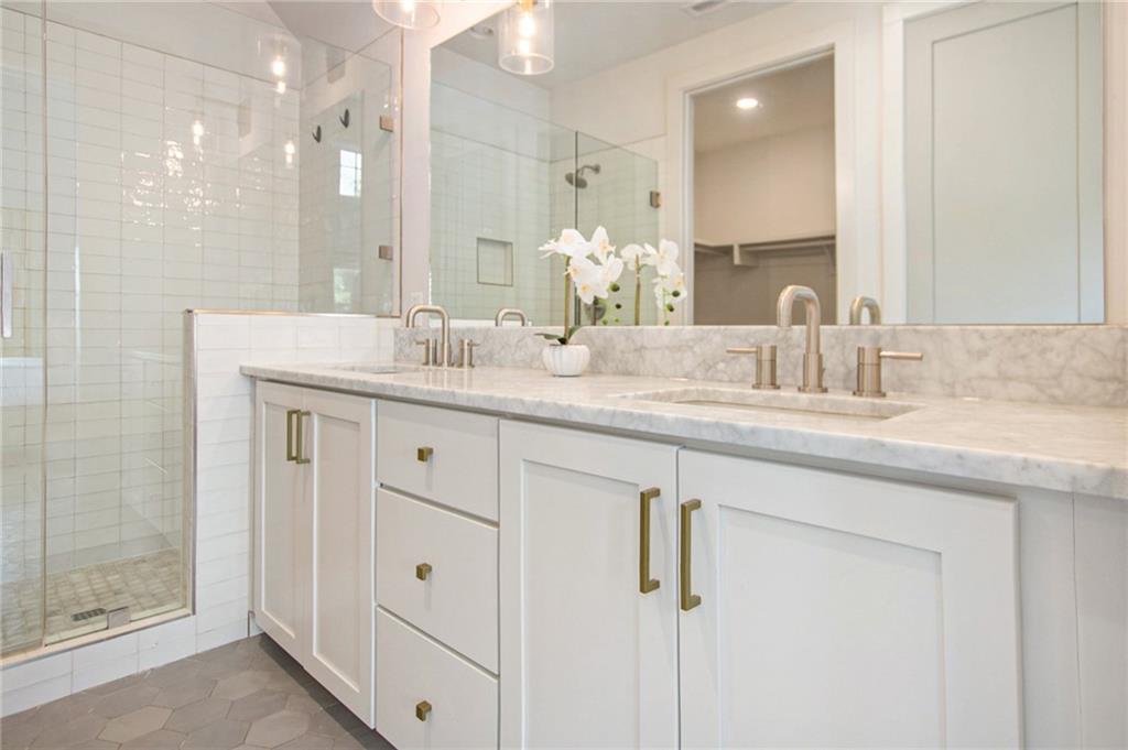 Photo 9 of 25 of 490 Heatherden Avenue townhome
