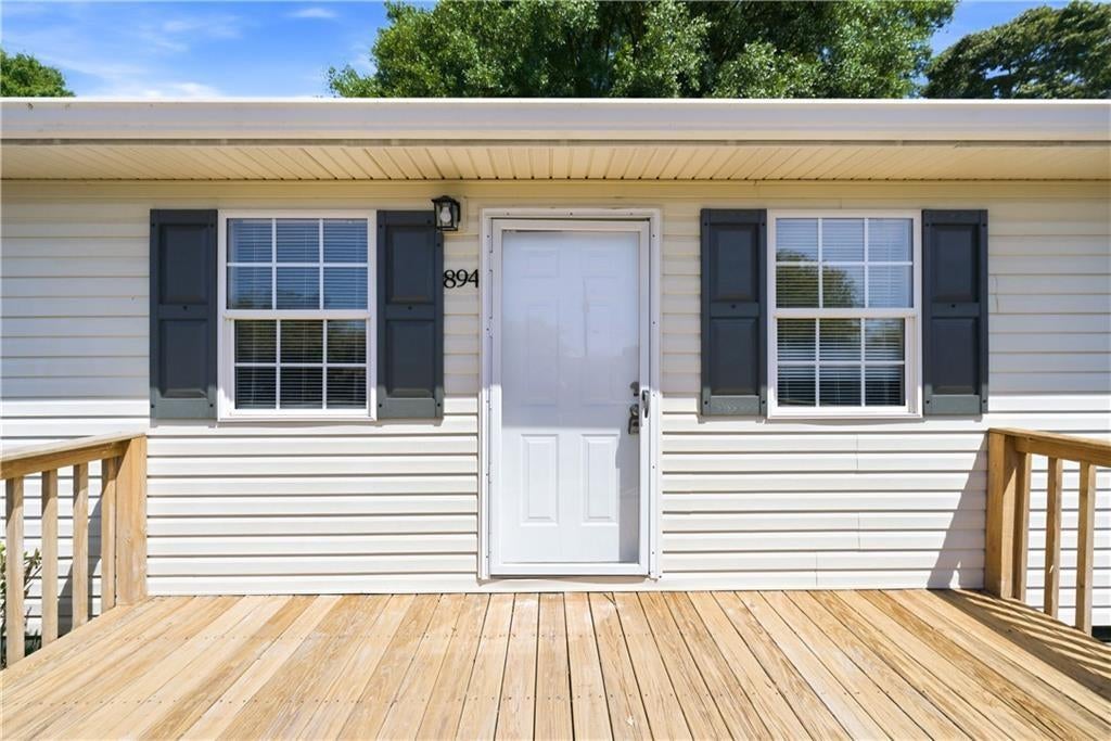 894 Lakeview Drive