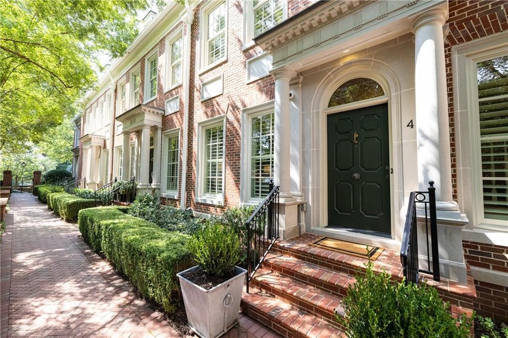 39 W Wesley Road NW 4