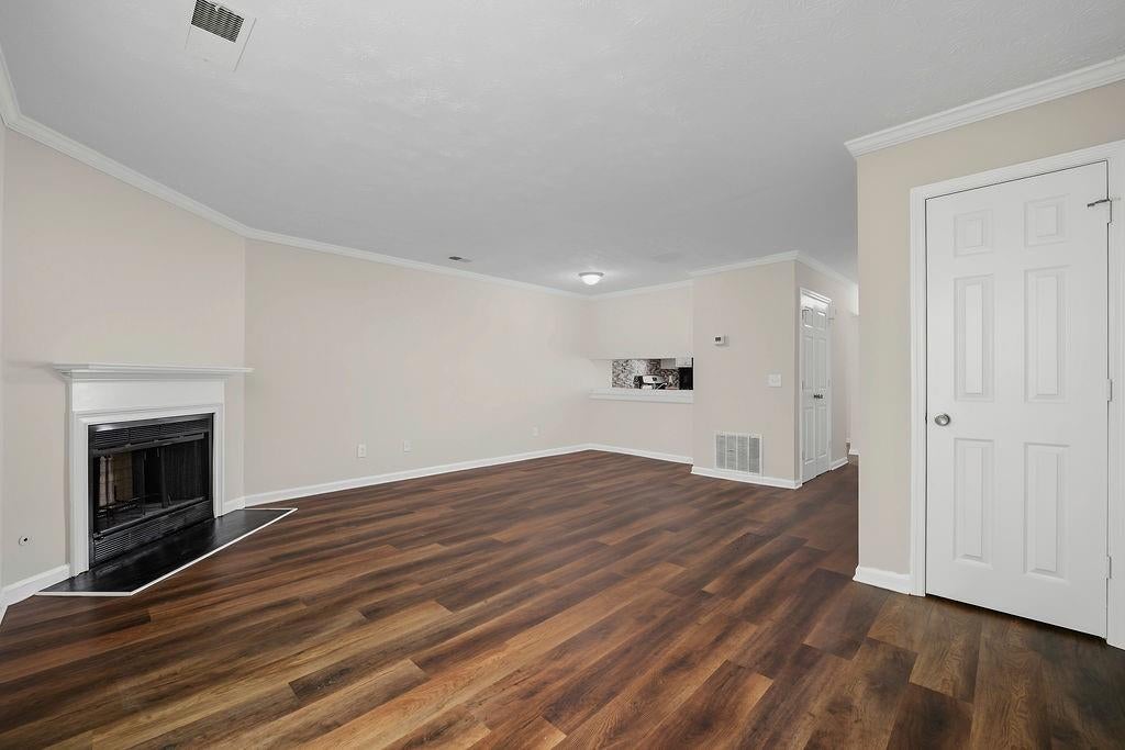 2041 Charter Manor