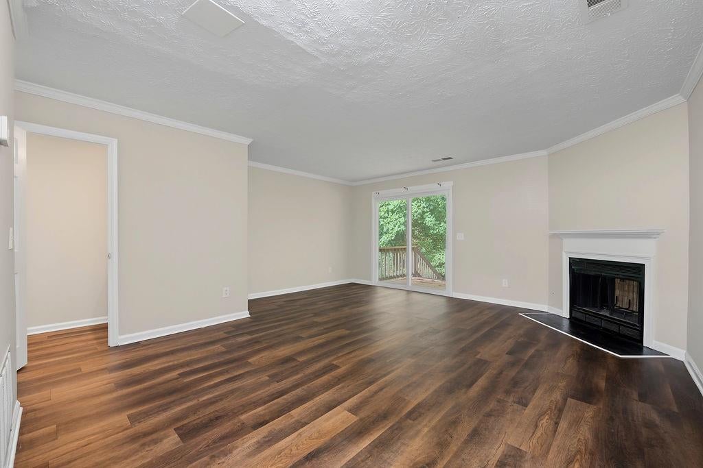 2041 Charter Manor
