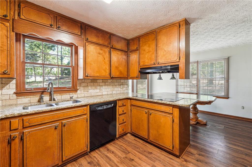 1366 Maple Ridge Drive, Suwanee, Georgia image 8